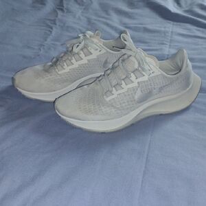 Nike Air Zoom Pegasus 37 Womens Size 9